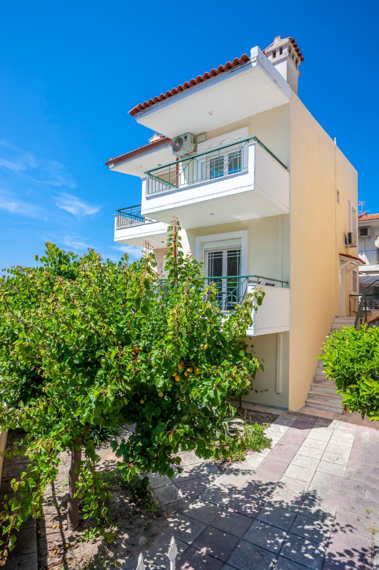 Aris Luxury Apartments Pefkochori Exterior photo