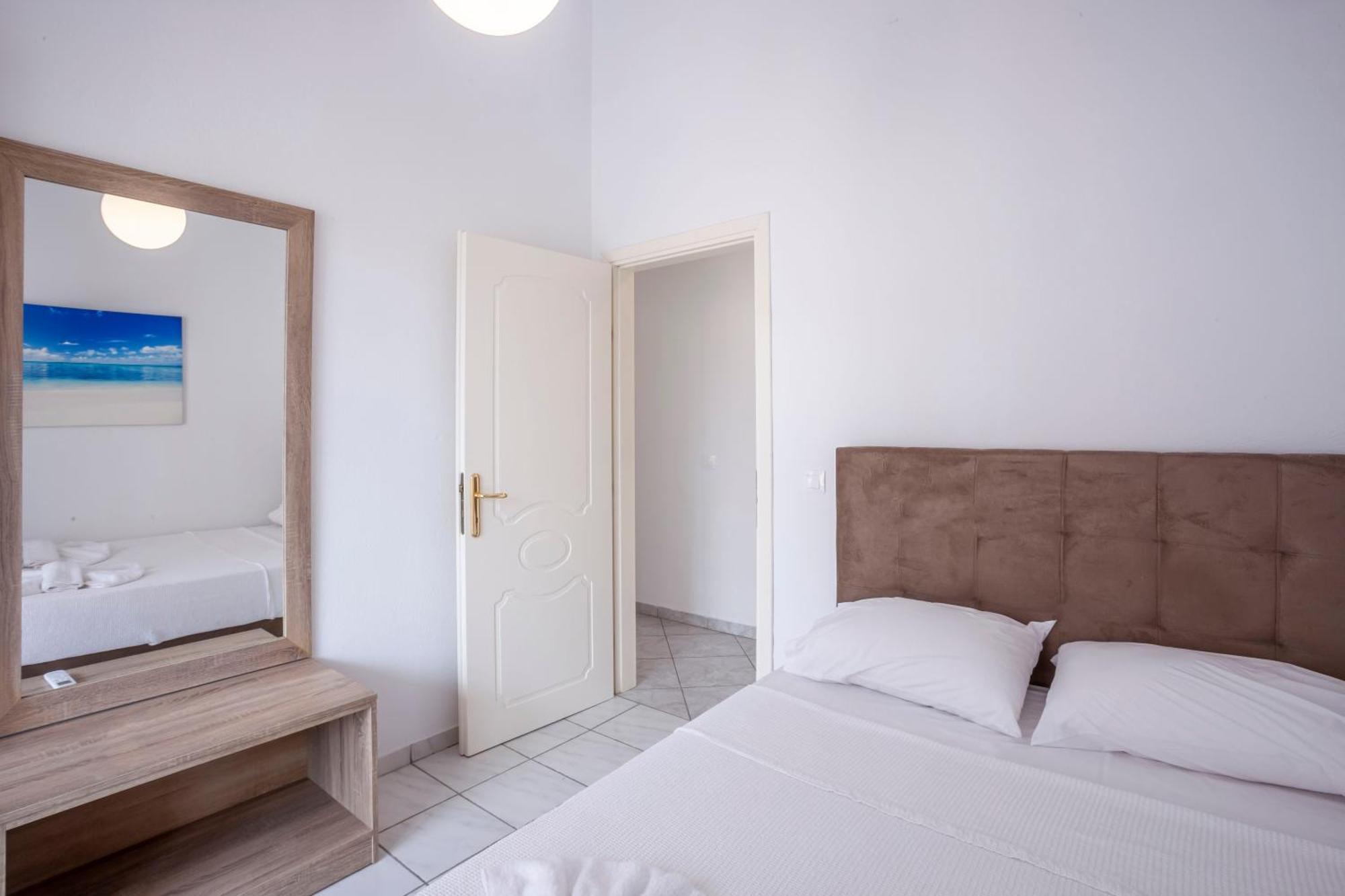 Aris Luxury Apartments Pefkochori Exterior photo